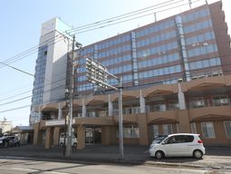 都市の中の建物外観