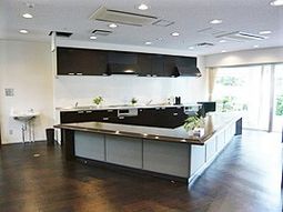 清潔なキッチンカウンター