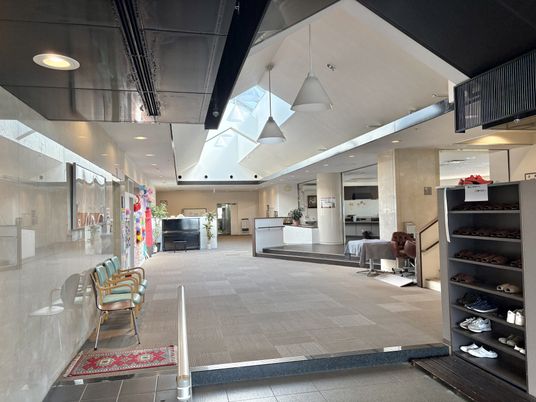 広々とした公共スペース