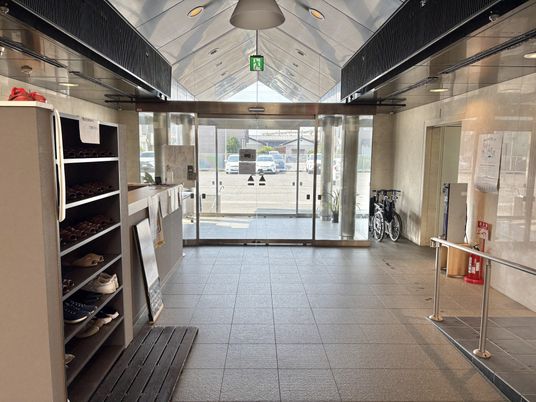 広々とした出入口