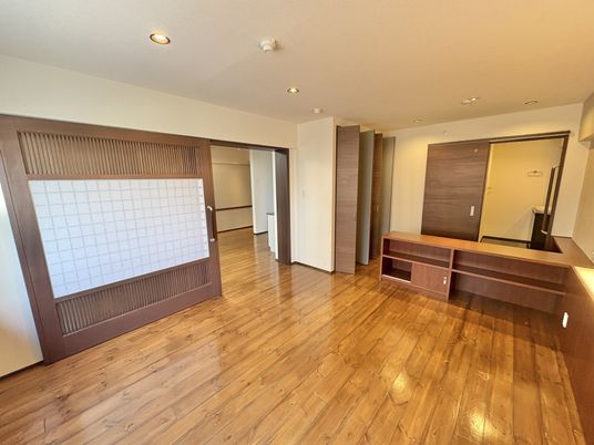 木目の床が美しい和室