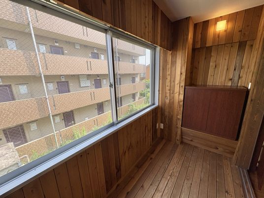 自然光が入る廊下