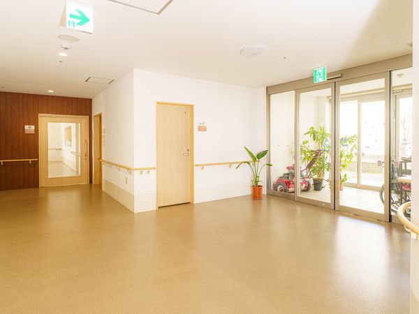 明るい廊下の様子