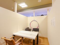 機能訓練室の明るい空間