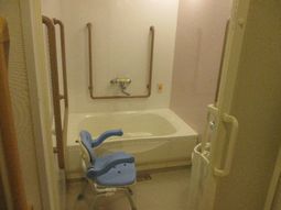 バリアフリーの浴室