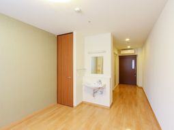 清潔な洋室エントランス