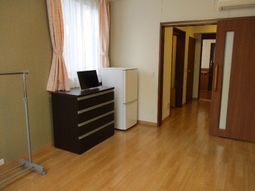 広々明るい居室空間