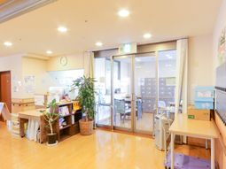 明るいロビーの一角