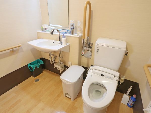 手すり付き洗面トイレ