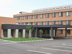 落ち着いた色合いの外観