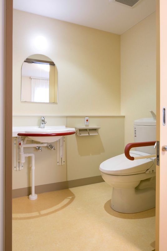 バリアフリーのトイレ空間