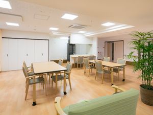 広々とした食堂の職場環境