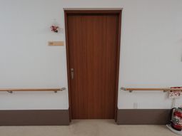 廊下の扉