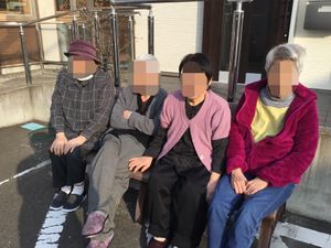 笑顔の集い中庭