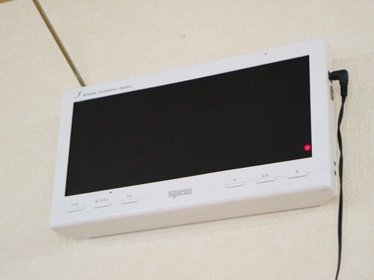 壁掛けの通信機器