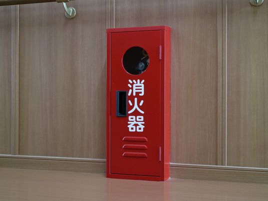 赤い消防設備のボックス
