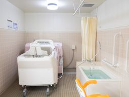設備の整った浴室