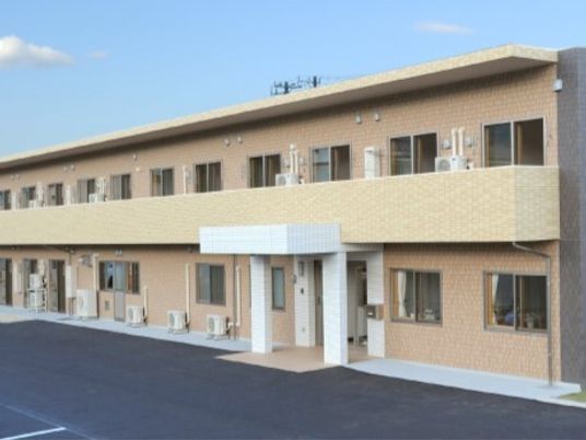 明るい外観の施設