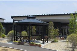 緑あふれる施設の中庭