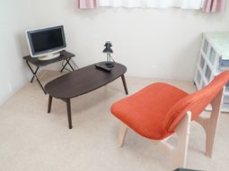 居室のテーブルと椅子