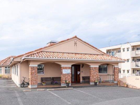 建物正面の外観  