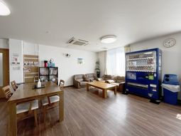 自動販売機のあるラウンジ
