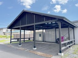 開放感のある屋根付き空間