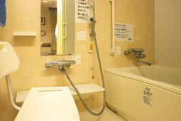 手すり付き浴室設備