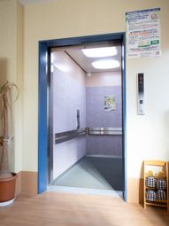 エレベーターの室内