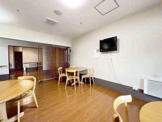 木製家具のある部屋