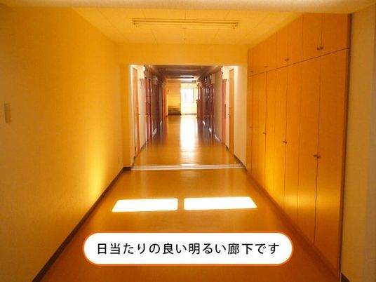 明るい廊下  