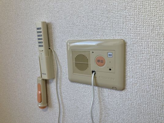 呼び出し装置の壁
