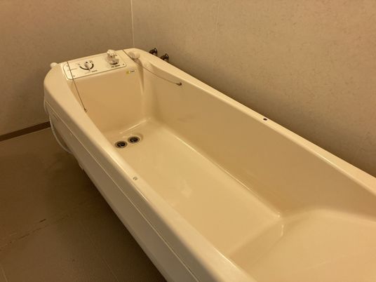 広々とした浴槽