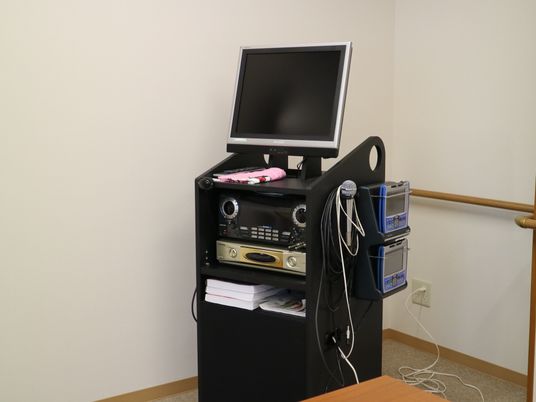 オーディオ機器とテレビの設置