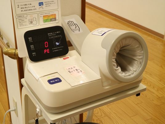 血圧測定機と説明書