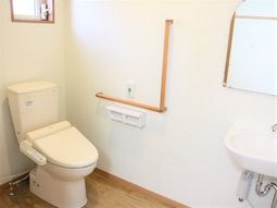 手すり付きトイレ空間