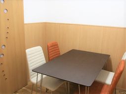 シンプルな木製ダイニングセット