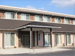 広々とした建物のエントランス