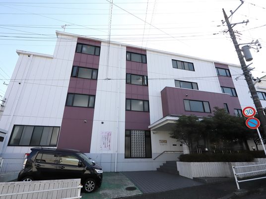 多階建ての建物外観
