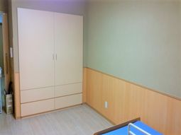 落ち着いた色の居室
