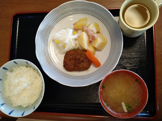 手作りの温かい食事提供