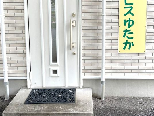 出入口のドア  