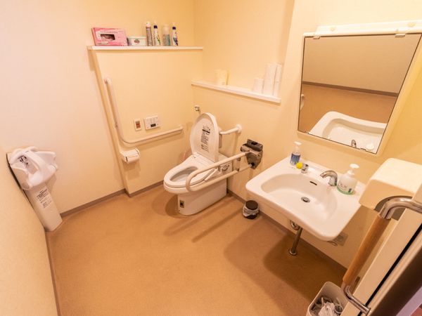 バリアフリーのトイレ空間