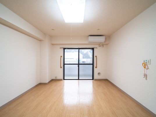 清潔な床の居室空間