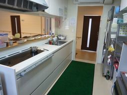 清潔なキッチン空間