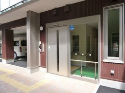 清潔感あるエレベーター入口