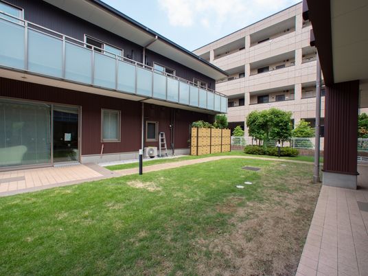 庭のある落ち着いた施設