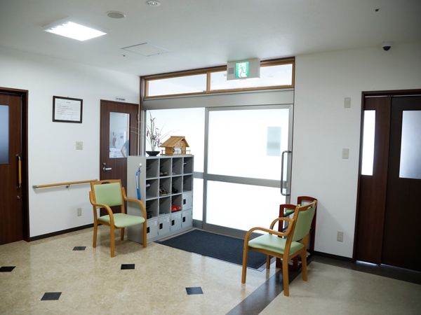 明るく清潔なエントランス