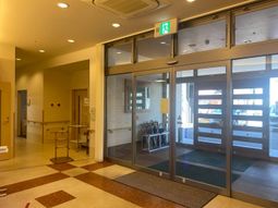 開放的なエントランス