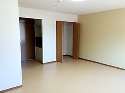 明るい居室の一角